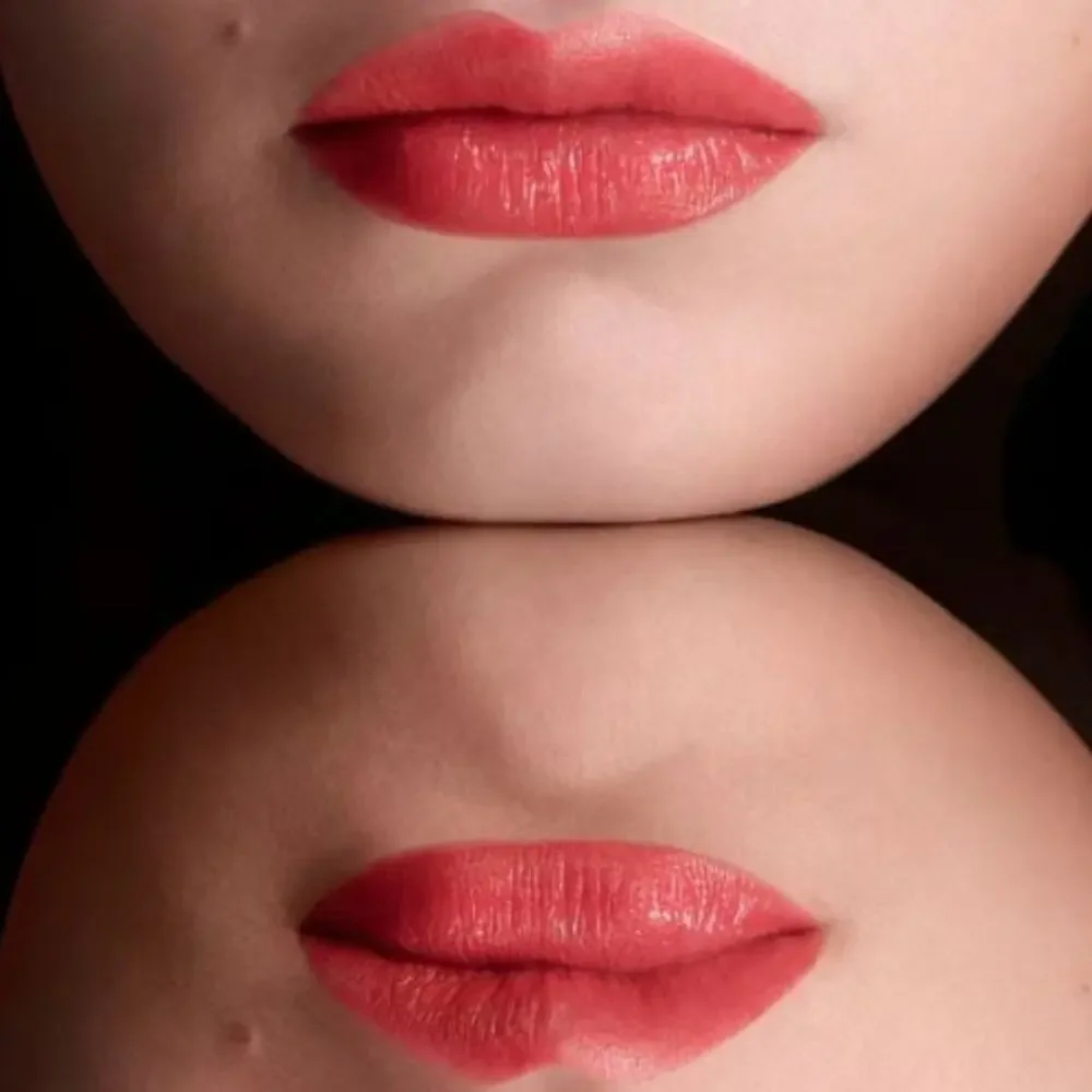 Burberry Kisses Satin Lipstick in 44 Rebellious Rose NIB